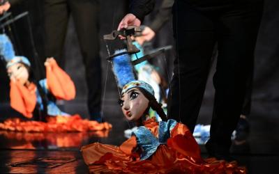 На сцене театра кукол звучат песни Шамши