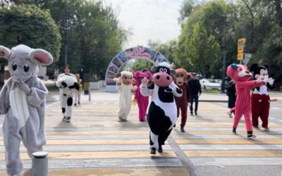 A parade of tall puppets was held in Almaty!